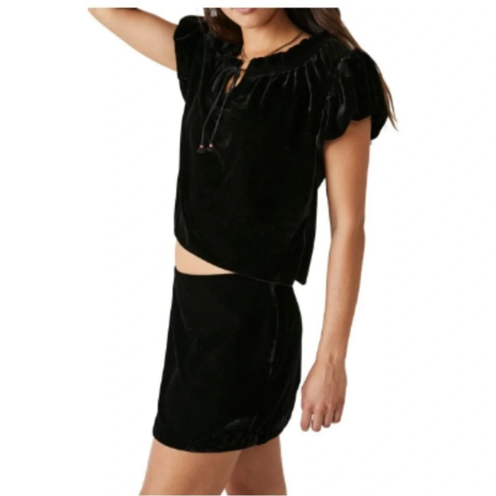 Free People Terese Velvet Ruffled Keyhole Tie Neck Short Puffed Sleeve T… - Picture 4 of 13
